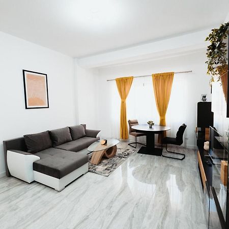 Cozy Aparthotel - Central City Сучава Екстер'єр фото