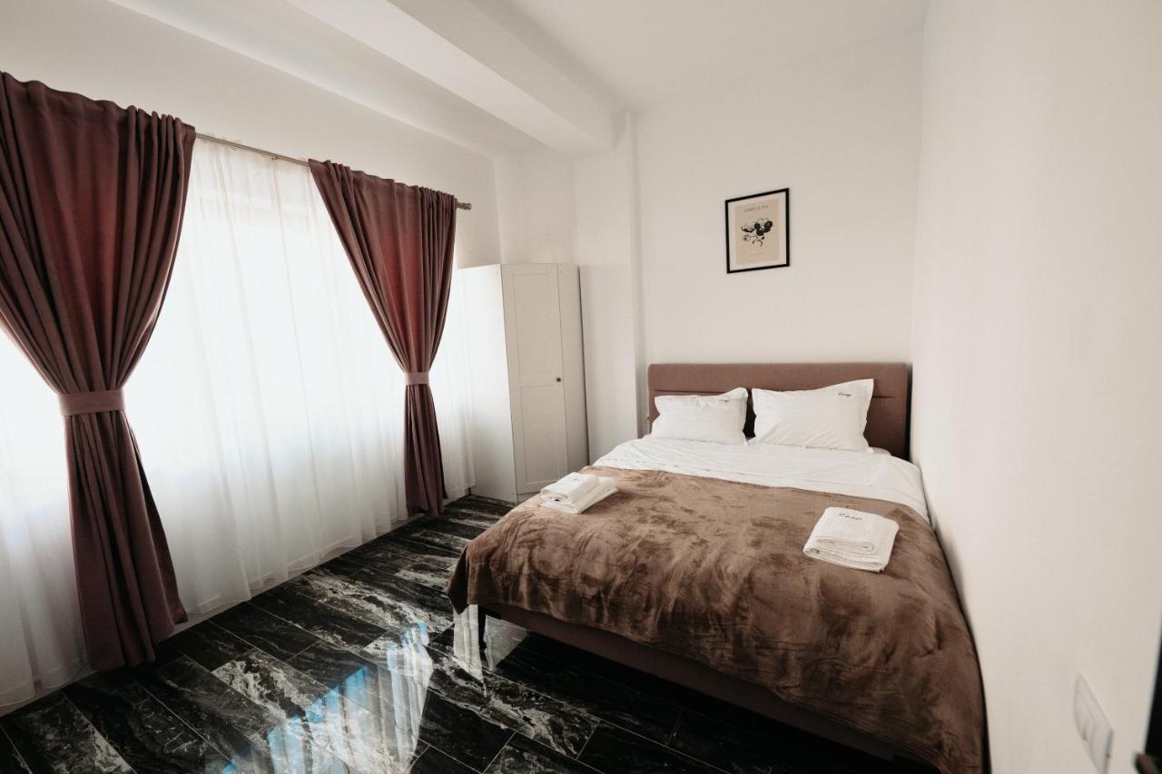 Cozy Aparthotel - Central City Сучава Екстер'єр фото