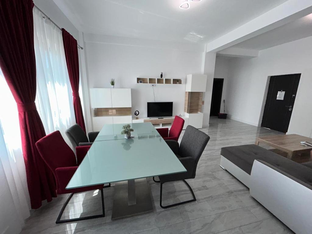 Cozy Aparthotel - Central City Сучава Екстер'єр фото